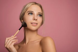 [:en]Wajib Tahu, Urutan Memakai Make Up yang Benar![:id]Wajib Tahu, Urutan Memakai Make Up yang Benar![:]